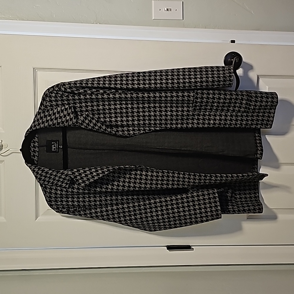 NWT BBJ dress sweater- jacket. Size medium.